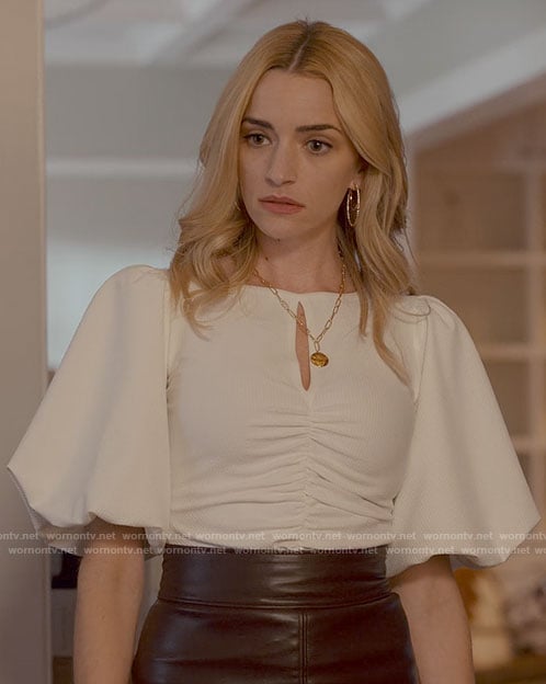 Georgia’s white keyhole top on Ginny & Georgia