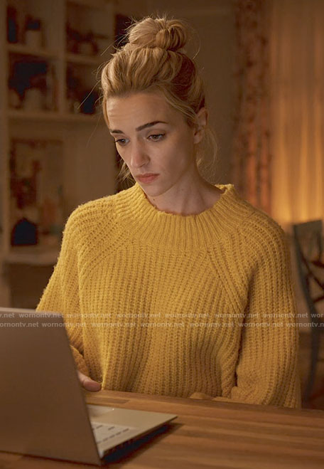 Georgia’s yellow sweater on Ginny & Georgia