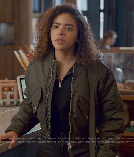 Ginny’s green bomber jacket on Ginny & Georgia