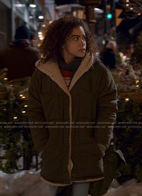 Ginny’s green sherpa jacket on Ginny & Georgia