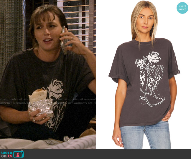 Girl Dangerous Boots & Roses Tee worn by Meredith (Leighton Meester) on How I Met Your Father