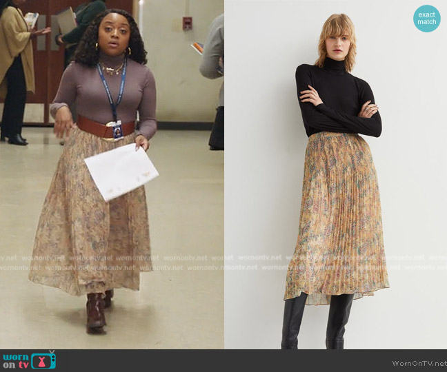 H&M Pleat Skirt worn by Janine Teagues (Quinta Brunson) on Abbott Elementary