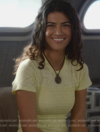 Jess’s yellow smocked tee on National Treasure: Edge of History
