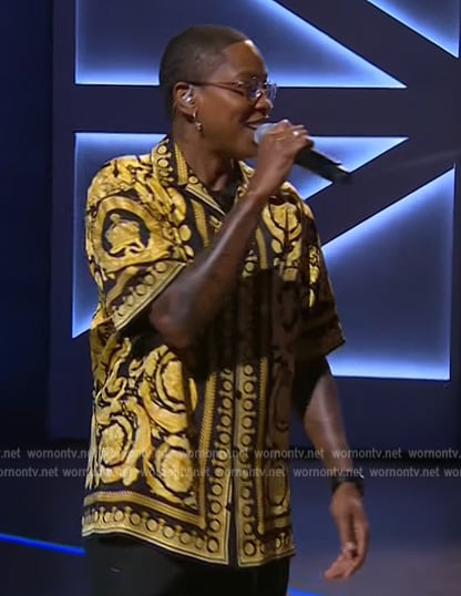 Jessica Betts’s baroque print shirt on The Kelly Clarkson Show