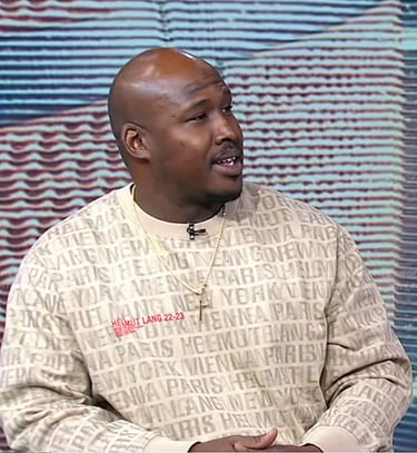 Jonathan Irons’s beige print sweatshirt on Good Morning America