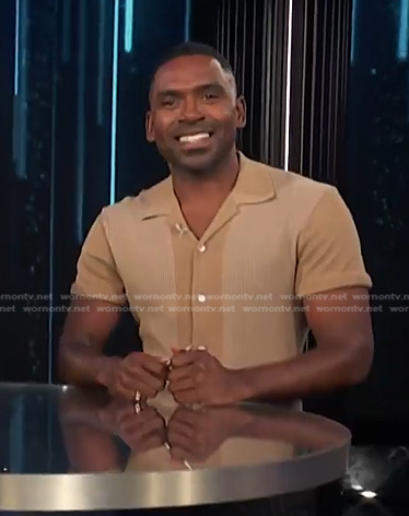 Justin’s beige short sleeve shirt on E! News