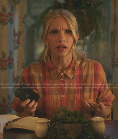 Kate’s plaid short sleeve shirt on Gossip Girl