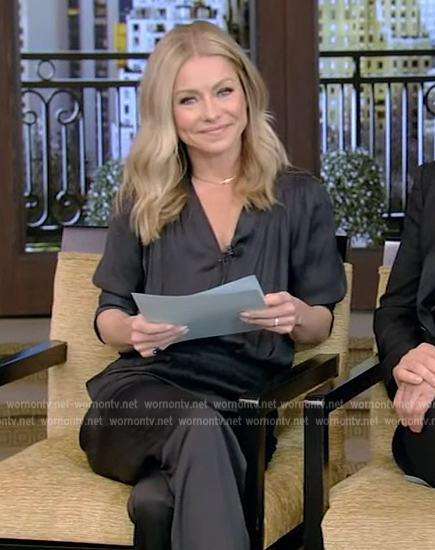 Kelly’s black satin jumpsuit and yellow pumps on Live with Kelly and Mark