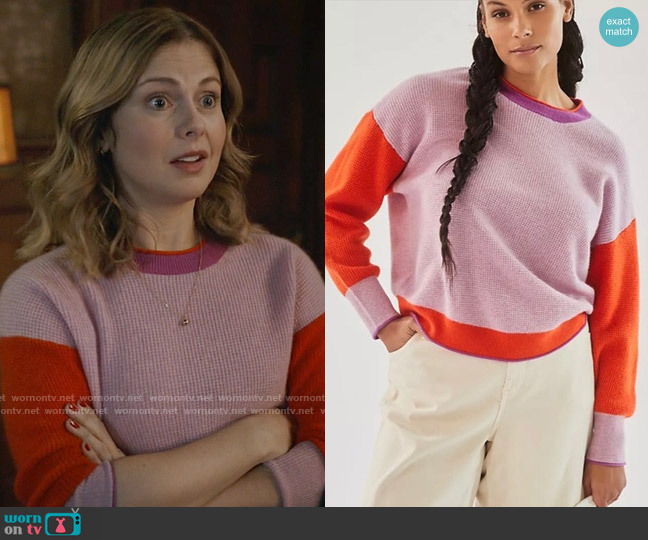 Maeve Colorblocked Cashmere Sweater worn by Sam (Rose McIver) on Ghosts