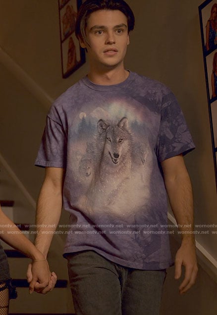 Marcus’s purple wolf graphic t-shirt on Ginny & Georgia