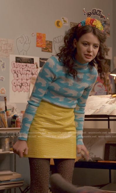 Maxine’s blue bear print top and yellow leather skirt on Ginny & Georgia