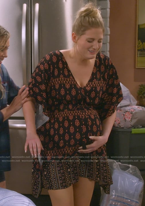 Ramona’s printed dress on How I Met Your Father
