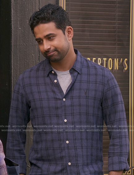 Sid’s blue checked shirt on How I Met Your Father