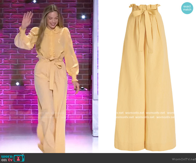 Ulla Johnson Gitana Cotton-Linen-Silk Wide-Leg Pants worn by Margot Robbie on The Kelly Clarkson Show