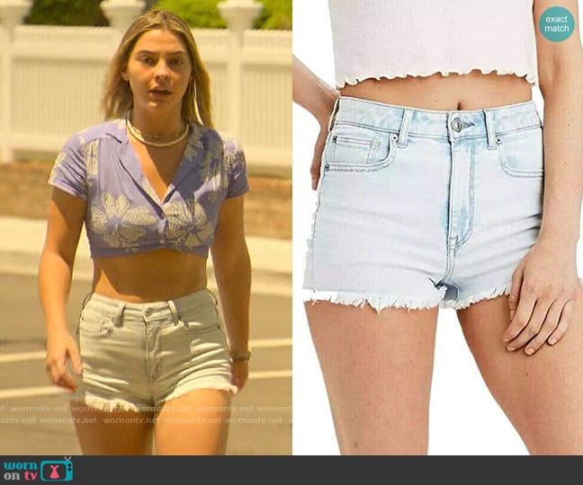 American Eagle Next Level High-Waisted Denim Short Short worn by Sarah Cameron (Madelyn Cline) on Outer Banks