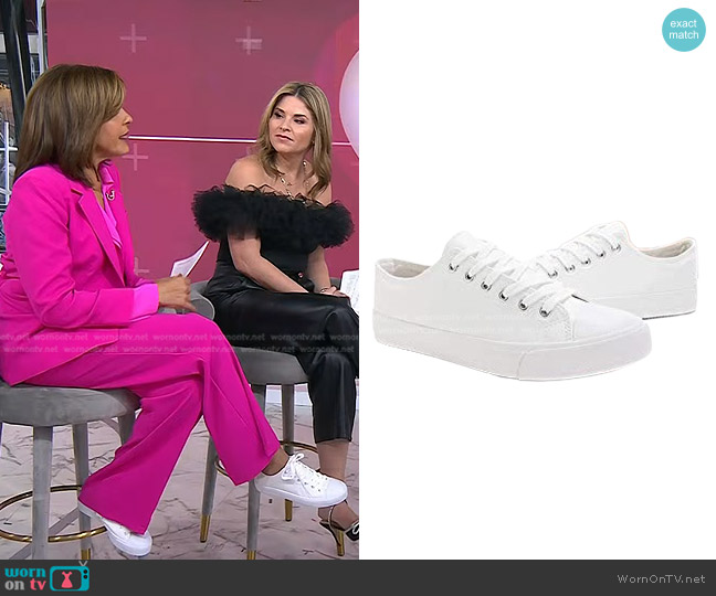 Adokoo PU Leather Casual Shoes worn by Hoda Kotb on Today