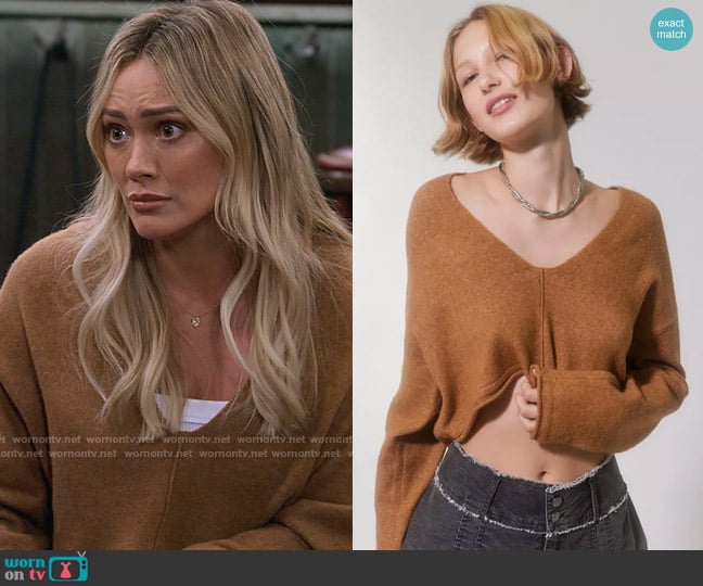 BDG Valeria Cropped V-Neck Sweater worn by Sophie (Hilary Duff) on How I Met Your Father