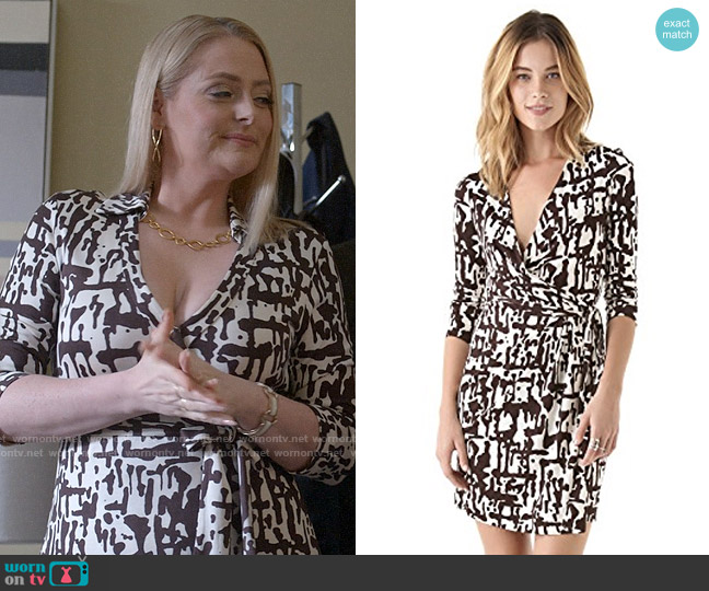 Diane von Furstenberg Callista Dress worn by Lexi (Lauren Ash) on Not Dead Yet