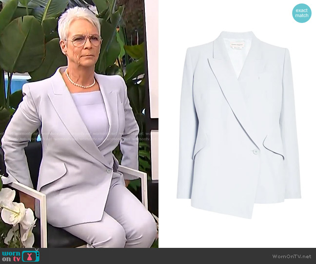 Alexander McQueen Drop Hem Fitted Crepe Blazer worn by Jamie Lee Curtis on E! News