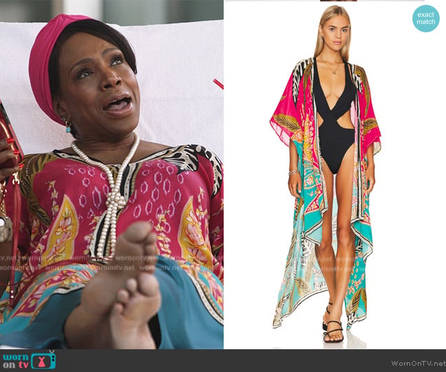 Agua Bendita Dara Kimono worn by Barbara Howard (Sheryl Lee Ralph) on Abbott Elementary