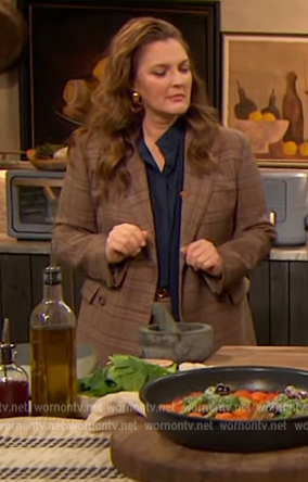 Drew’s brown plaid blazer on The Drew Barrymore Show