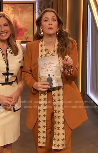 Drew’s printed pussy-bow blouse and blazer on The Drew Barrymore Show