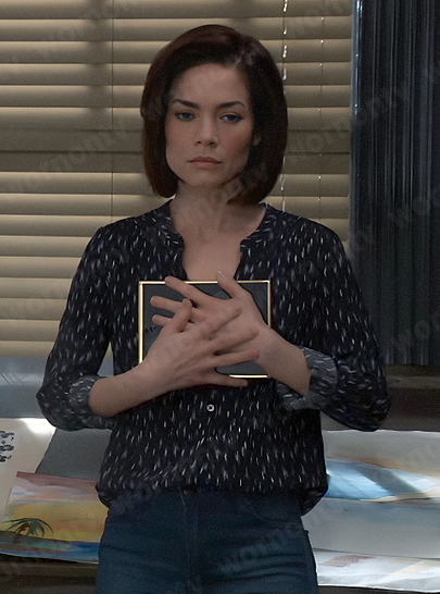 Elizabeth’s navy and white printed top on General Hospital