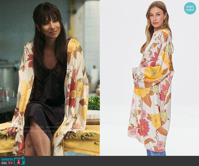 Forever 21 Floral Print Satin Kimono worn by Elena Roarke (Roselyn Sanchez) on Fantasy Island