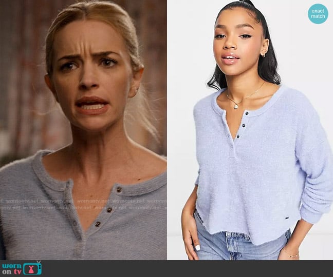Hollister Henley Long Sleeve Top in light blue worn by Georgia Miller (Brianne Howey) on Ginny & Georgia