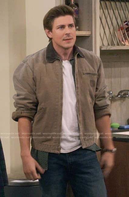 Jesse’s grey jacket with corduroy collar on How I Met Your Father