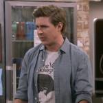 Jesse’s Velvet Underground t-shirt on How I Met Your Father