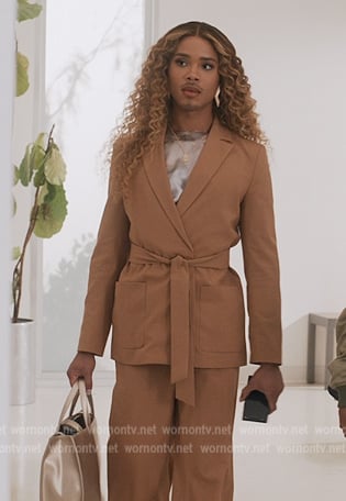 Nathaniel’s beige tie waist blazer on All American Homecoming