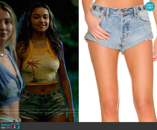 One Teaspoon Studded Bandits Low Waist Denim Short in Hendrixe worn by Kiara Carrera (Madison Bailey) on Outer Banks