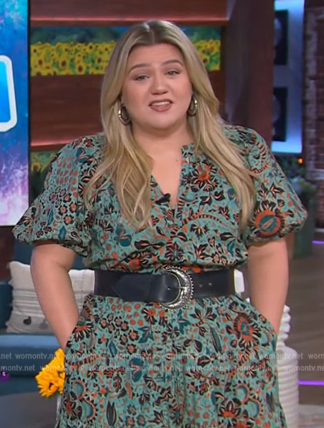 Kelly’s blue floral midi dress on The Kelly Clarkson Show