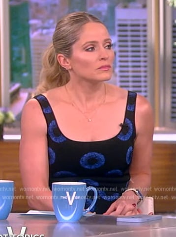 Sara’s black floral print sleevless dress on The View