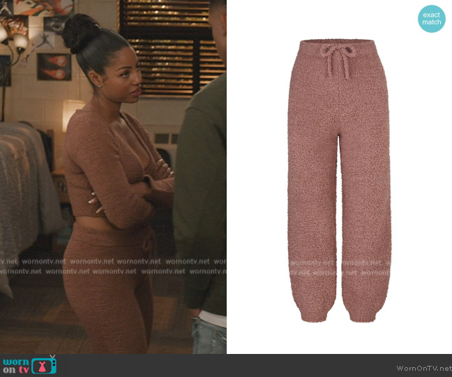 Skims Cozy Knit Jogger worn by Thea (Camille Hyde) on All American Homecoming