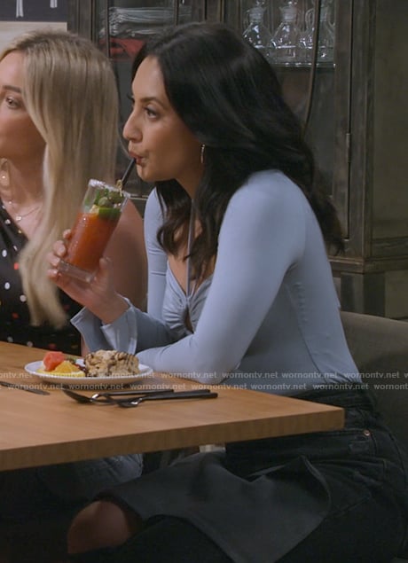 Valentina’s blue halter top on How I Met Your Father