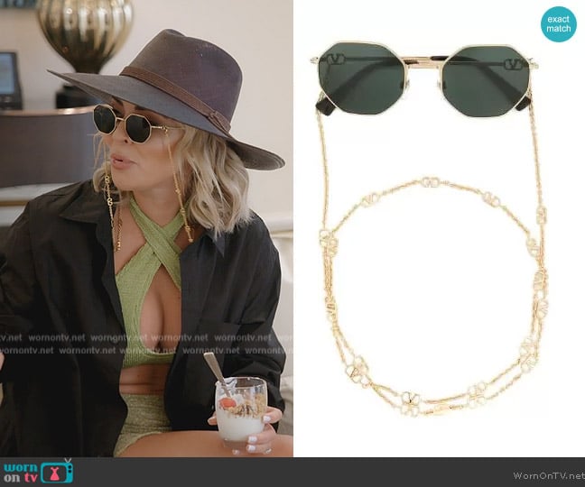 Valentino VA2040 VLogo chain sunglasses worn by Nicole Martin (Nicole Martin) on The Real Housewives of Miami