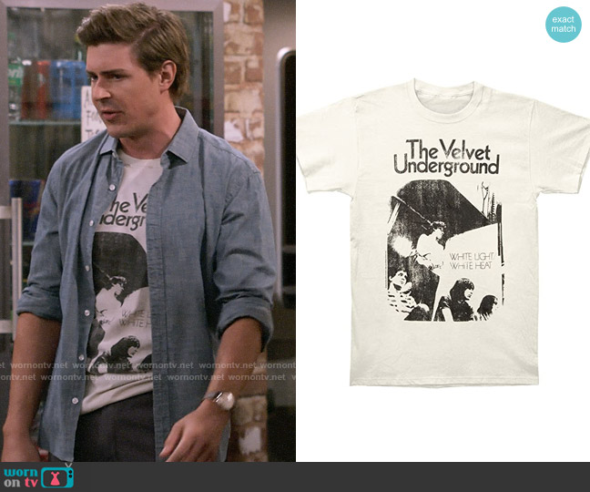 Velvet Underground White Light White Heat T-shirt worn by Jesse (Christopher Lowell) on How I Met Your Father