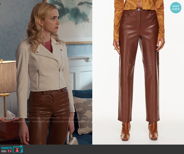 Wilfred Free Melina Pants in Cognac worn by Georgia Miller (Brianne Howey) on Ginny & Georgia