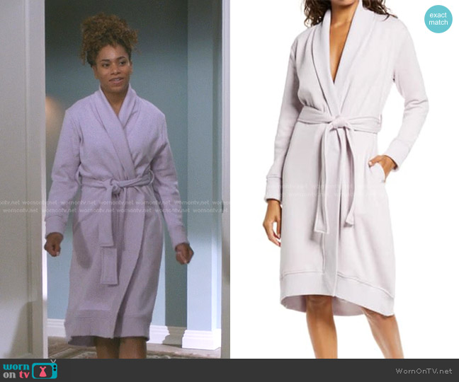 UGG Karoline Fleece Robe in Lilac Frost Heather worn by Maggie Pierce (Kelly McCreary) on Greys Anatomy