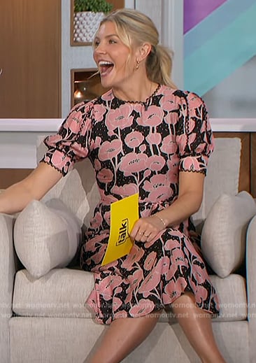 Amanda’s black poppy print dress on The Talk