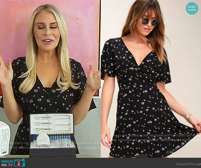 BB Dakota Lettie Black Floral Print Skater Dress worn by Sadie Murray on Extra