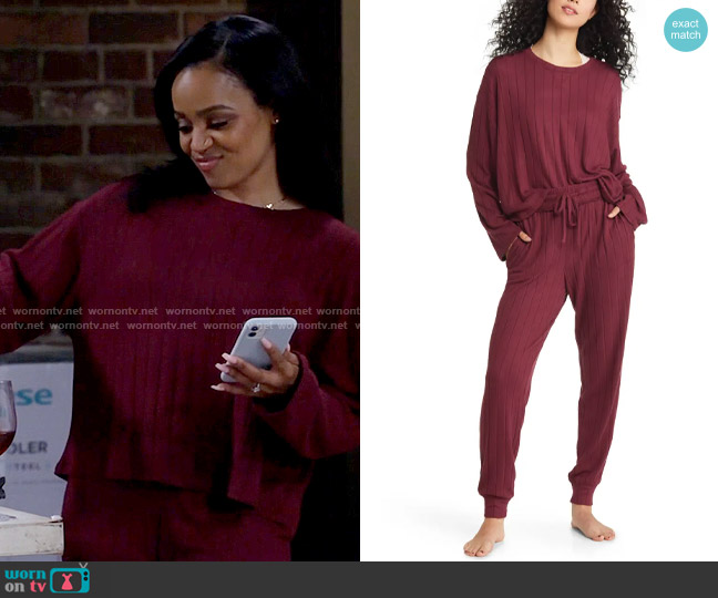 BP Cozy Rib Oversize Pajama Top in Burgundy London worn by Randi (Kyla Pratt) on Call Me Kat