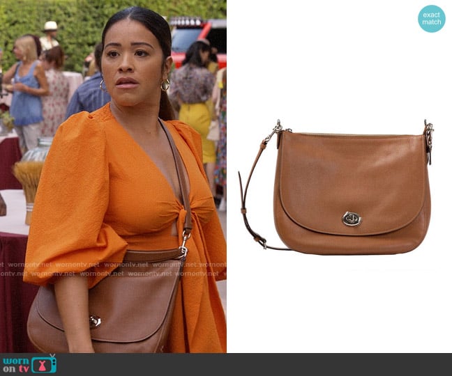 Coach Satchel worn by Nell Serrano (Gina Rodriguez) on Not Dead Yet
