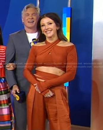Ellie Goulding’s orange wrap crop top and pants on Good Morning America