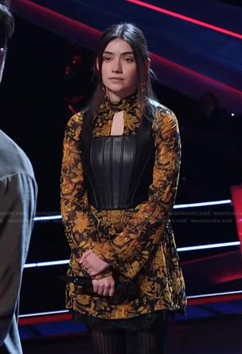 Gina Miles’s black and yellow floral keyhole dress on The Voice