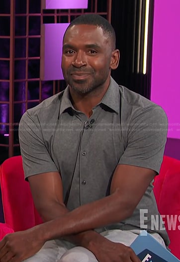Justin’s grey short sleeve shirt on E! News