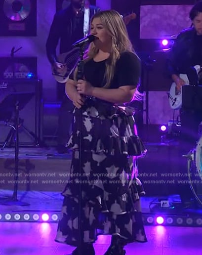 Kelly’s black floral ruffle skirt on The Kelly Clarkson Show