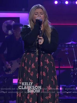 Kelly’s black floral print skirt on The Kelly Clarkson Show
